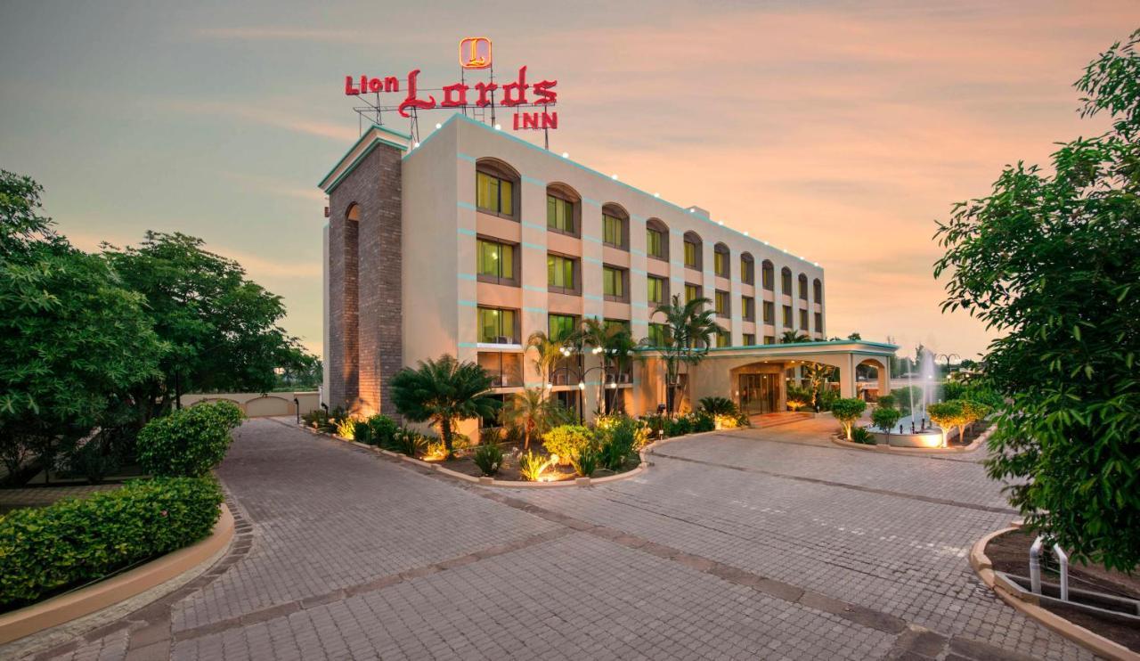 Lion Lords Inn Rājula Kültér fotó